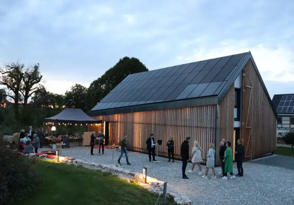 abendliche Ansicht des Terra.Hubs von außen